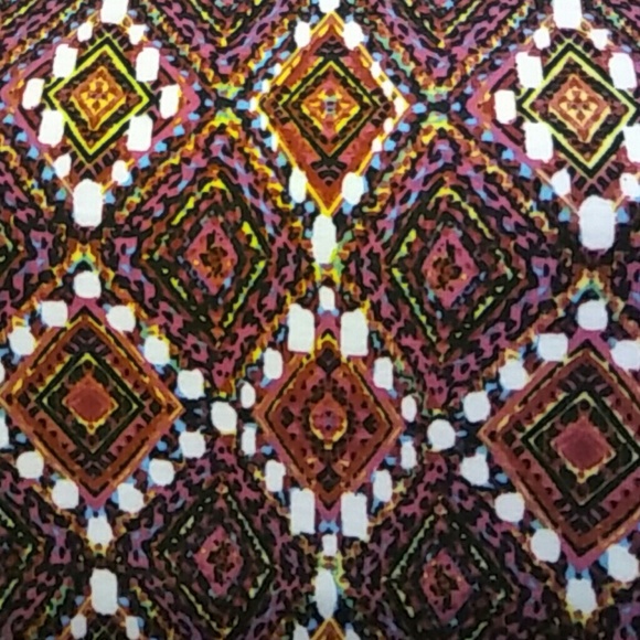 XS LulaRoe Multicolor Irma Top - Picture 2 of 4